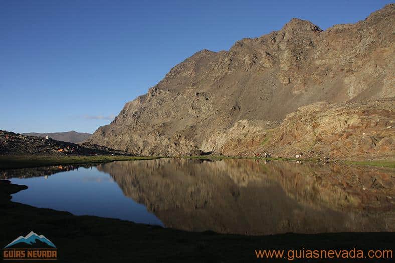 Senderismo en Sierra Nevada: 10 lugares que no te puedes perder